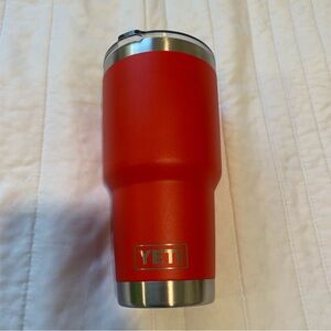 YETI • Rambler 30 oz Tumbler with MagSlider Lid - Rescue Red